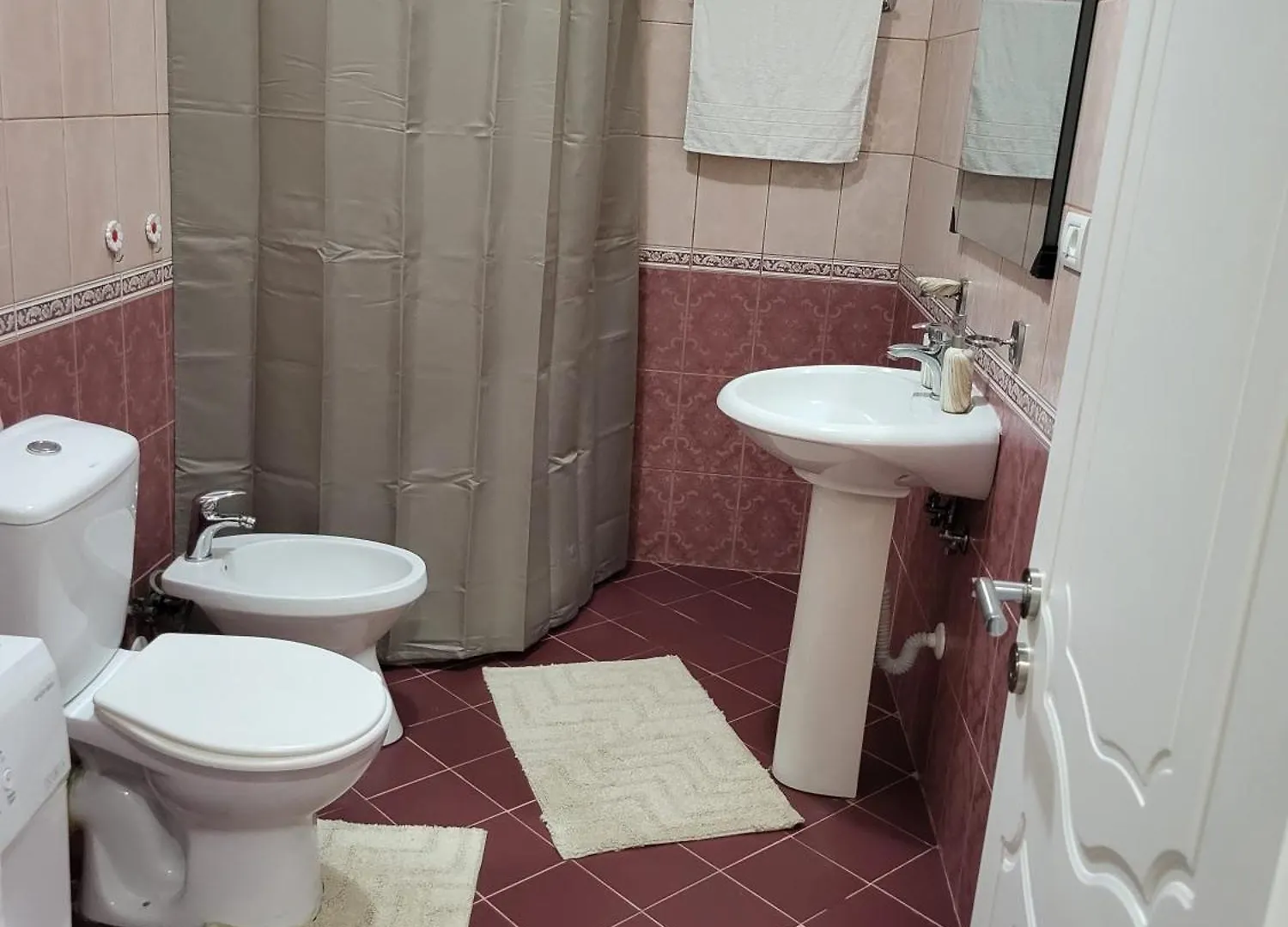 טיראנה Ina'S Apartments